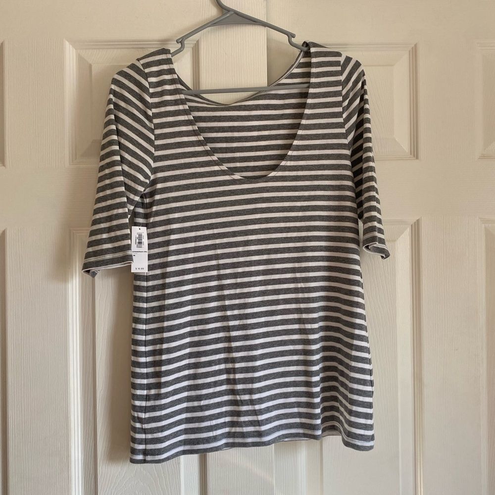 NWT Old Navy size medium grey white striped classic fit scoop back top - Picture 2 of 5